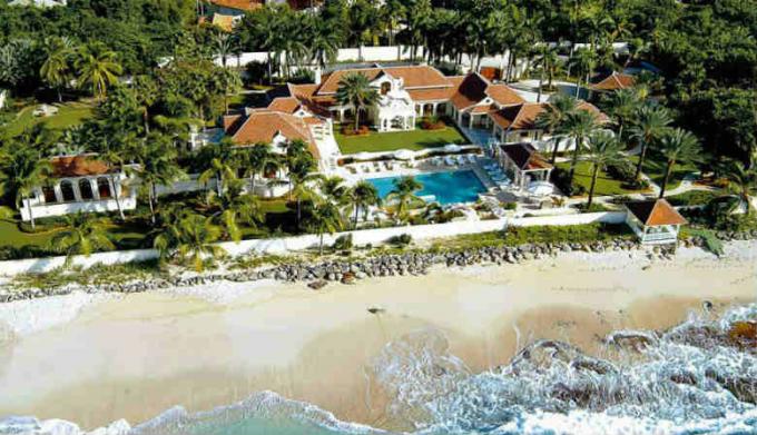 Le Chateau de Palmer u St. Maarten. 45 Američki predsjednik sebe, naziva ovu vilu „jedne od najvećih privatnih rezidencija na svijetu.” Cijena najma po kuca je 28.000 američki novac. Najam je moguć za najmanje 5 dana. (Izvor slike - Yandex-slike)