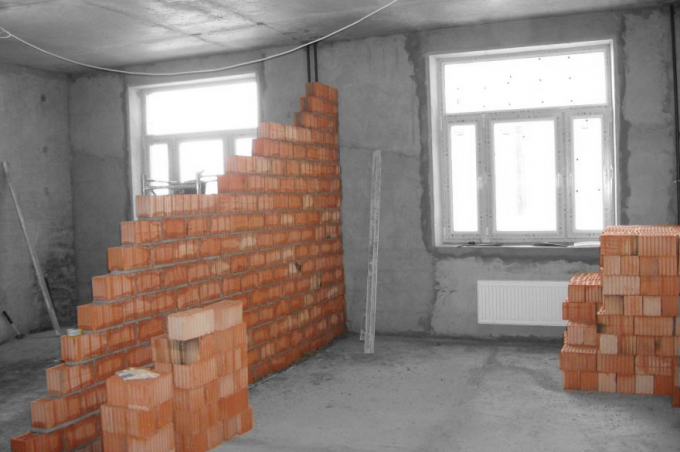 Ugradnja opeke zidova. Foto usluga s Yandex slikama.