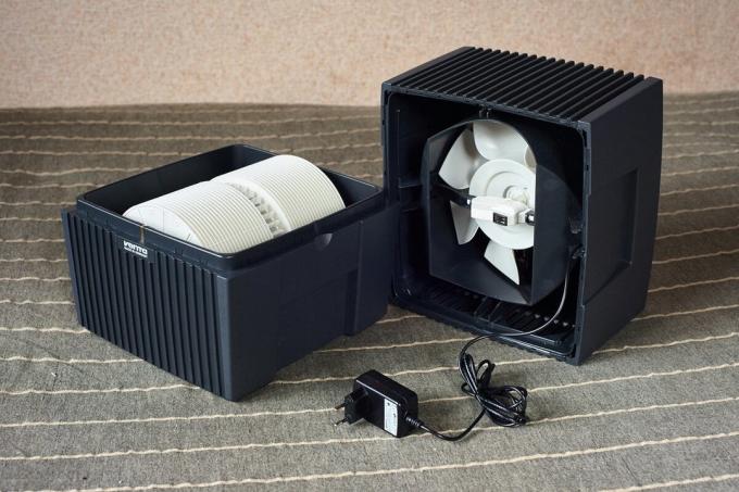 na fotografiji - mali Model doma mog zračnog filtera. Samo ventilator, bubanj, a voda u spremniku.