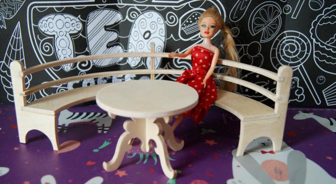 Namještaj za lutke s njihovim vlastitim rukama - lutkarskog stol i klupe