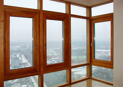 Drveni panoramski prozori u neboderu