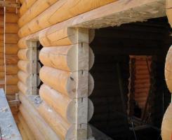 Ugradnja vrata u drvenoj kući. Što učiniti kako bi se izbjeglo klin?