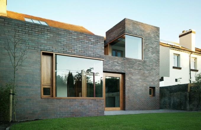 Kuća u stilu minimalizma izrađeni od keramičkih cigle