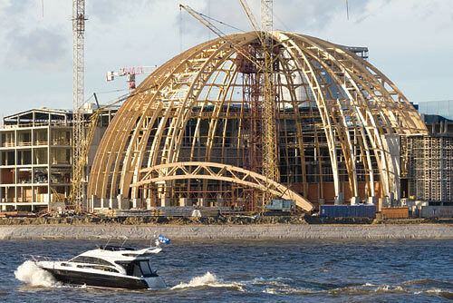 Fotografija preuzeta iz službe „Yandex Pictures”. Proces izgradnje kupole.