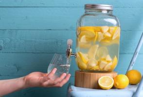 Kako korisno limuna voda? 6 iznenadan preimuschest